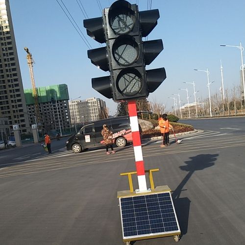四面三灯满屏临时太阳能信号灯 交通信号警示灯 移动红绿灯